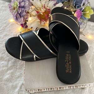 New Bella Vita Women's Tab-Italy Flat Sandal Black & Gold Size 9 Damaged Box